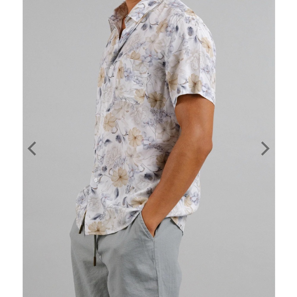 Floral Button down shirt - Picture 2 of 7